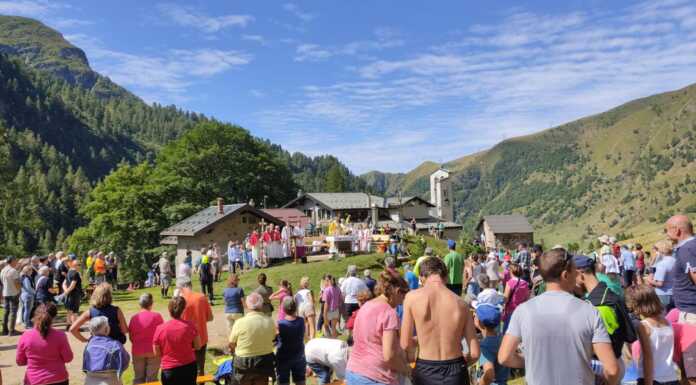 Rinnovato il voto alla Madonna della Neve in Val Biandino, centinaia di fedeli in processione