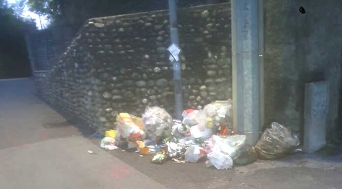 Lecco, rifiuti abbandonati a Bonacina: i residenti denunciano il degrado Rifiuti Bonacina