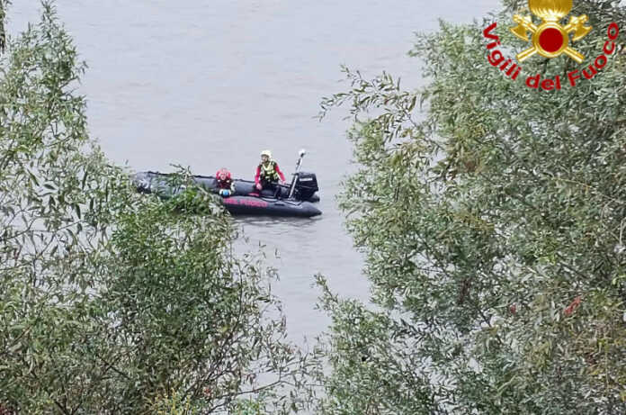 auto fiume po due morti auto fiume po due morti