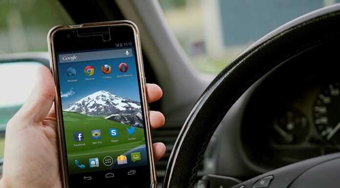 Lecco investe in sicurezza stradale: nuovi attraversamenti pedonali, zone 30 e trasporto pubblico cellulare alla guida