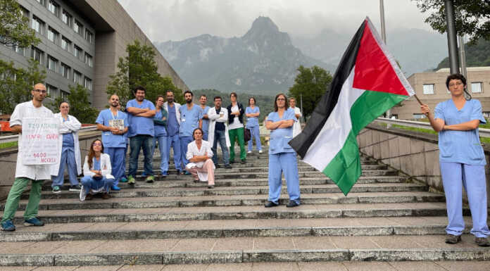 Davanti all’ospedale di Lecco e alla Nostra Famiglia si alza una voce per Gaza