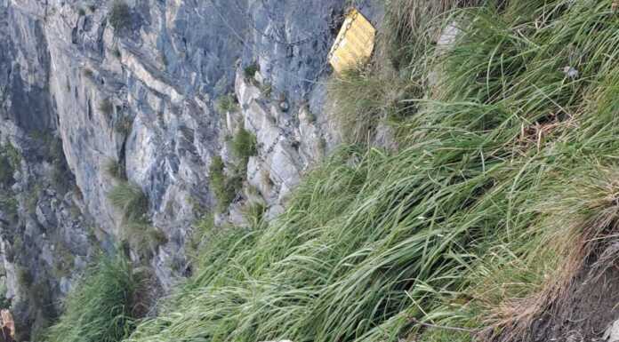 Franano massi sul Due Mani, chiusa per motivi di sicurezza la ferrata Contessi scarica sassi-due mani-ferrata contessi
