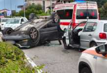 Sicurezza stradale: prevenzione ed educazione per ridurre distrazione, prima causa di incidenti Colico incidente auto ribaltata