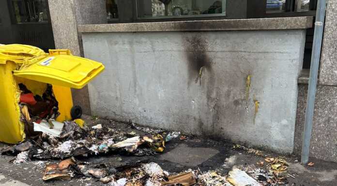 Incendio cassonetti in lungolago, Piazza (Lega): “Serve la vigilanza privata a supporto della Polizia Locale” incendio cassonetti lungolago lecco