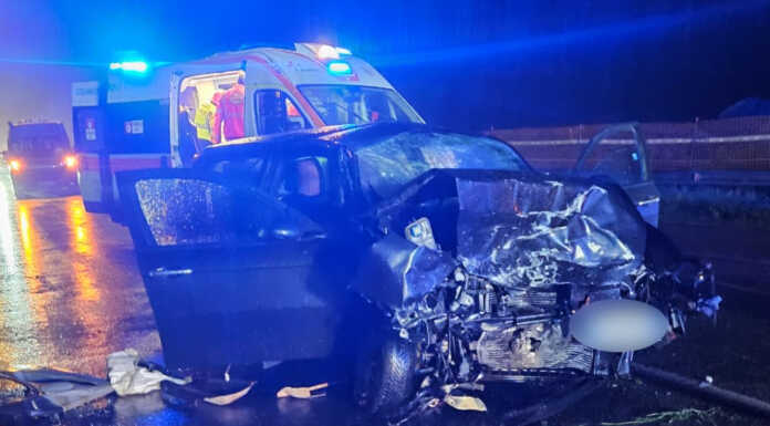 Gravissimo incidente a Olginate, scontro frontale in via Milano