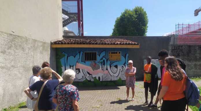 Un tocco di colore nei parchi V Alpini e Nicholas Green, grazie ai ragazzi di Living Land living land-nicholas green