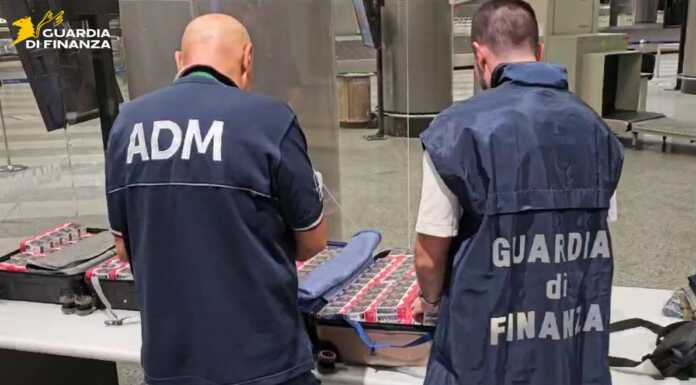 Malpensa, la Finanza sequestra oltre 2 mila stecche di sigarette di contrabbando malpensa-sequestro sigarette