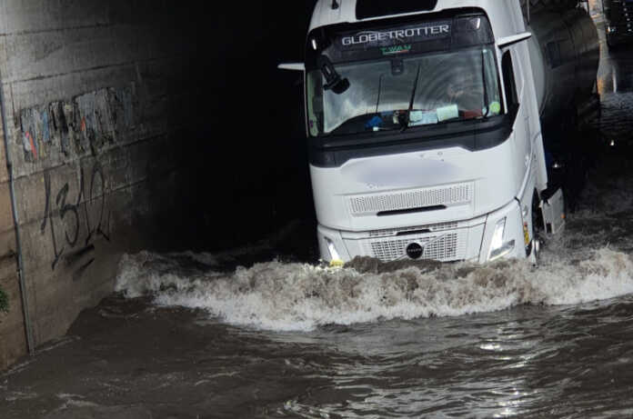 sottopasso calolzio allagato