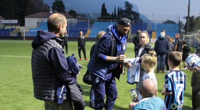 Calcio Lecco. Bagno di folla per i blucelesti al Rigamonti-Ceppi