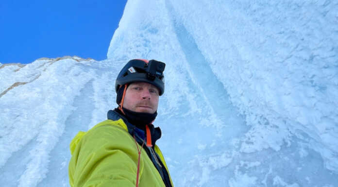 Colin Haley firma la prima solitaria invernale del Cerro Torre per la via dei Ragni Colin Haley durante la prima solitaria invernale della via dei Ragni al Cerro Torre