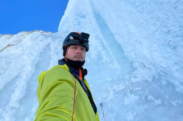 Colin Haley Colin Haley durante la prima solitaria invernale della via dei Ragni al Cerro Torre