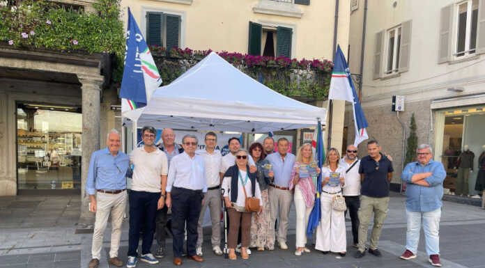 Fratelli d’Italia in piazza XX Settembre: “Lecco ha bisogno di un cambiamento vero” FDI Lecco