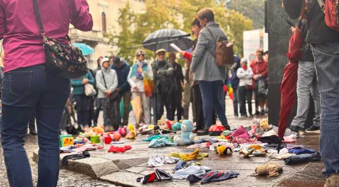 Lecco ha ricordato, chiamandoli per nome uno ad uno, i bambini uccisi a Gaza e Israele