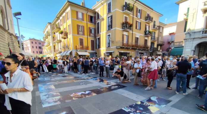 Flash mob in piazza a Lecco per sostenere la Flotilla verso Gaza Lecco sindacati in piazza per Gaza 2025 (4)