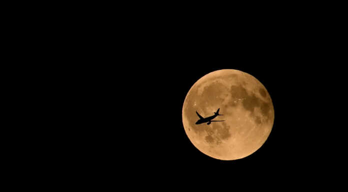 Eclissi e luna rossa… il piccolo colpo di fortuna del fotografo Mauro Lanfranchi Lo scatto del fotografo Mauro Lanfranchi