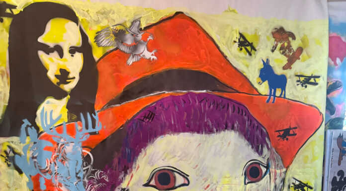 Louis, è lecchese il “cane della Gioconda”. L’opera visionaria dell’artista Gilda Oliver 'Dipinto del viaggiatore del tempo n. 3 - Louis visita il passato' di Gilda Oliver