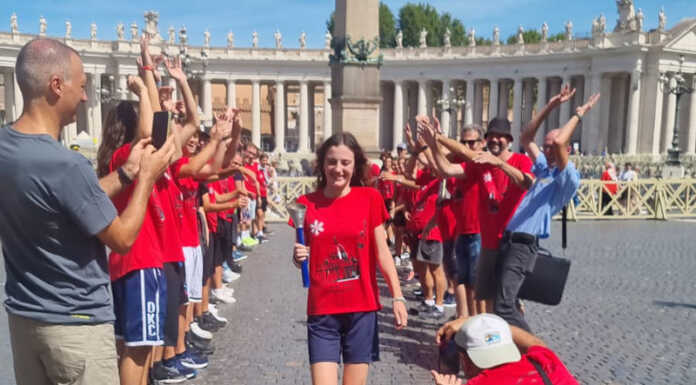 Da Roma a Merate: è partita, benedetta del Papa, la fiaccola dell’oratorio