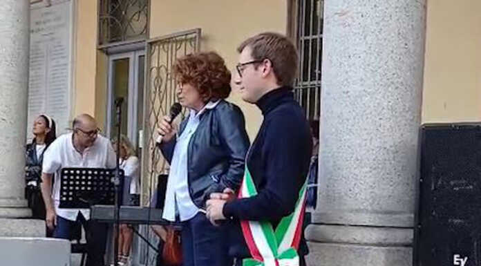 Merate, nuovo anno scolastico: tour del sindaco in tutti i plessi per gli auguri