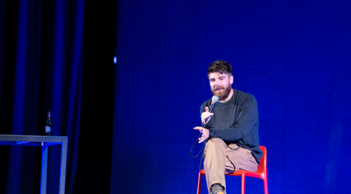 TEDX Lecco si apre con lo stand-up comedian Tiziano la Bella. La gag con il sindaco Gattinoni Tiziano La Bella