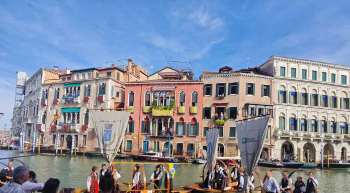 Le ‘Lucie’ lecchesi incantano la Regata Storica di Venezia regata lucie venezia