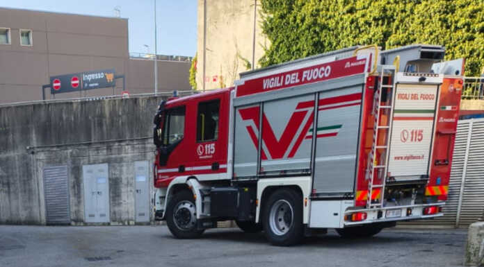 Civate. Scatta l’antifurto fumogeno in un negozio dell’Iperal, intervento dei soccorsi