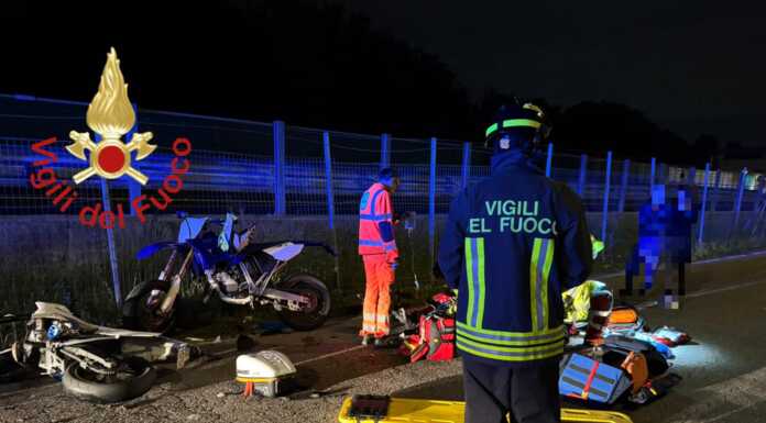 Tragico scontro tra moto a Grandate, nel comasco. Morti due giovani