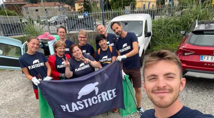 Airuno, i volontari di Plastic Free ripuliscono e raccolgono 100 kg di rifiuti plastic free-airuno-rifiuti