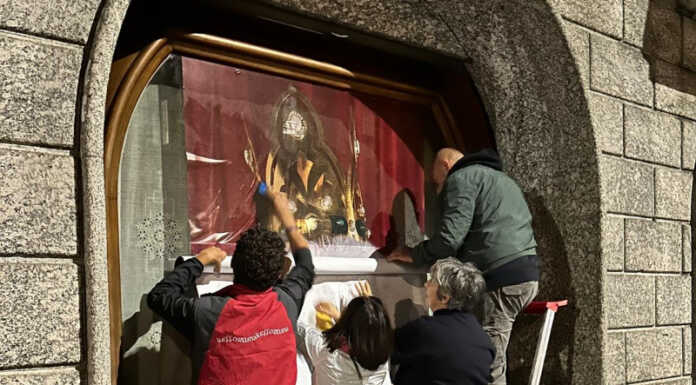 Bellano. L’istallazione en plein air di Carlo Borlenghi colora le strade del borgo Avanti la Stella - mostra Bellano