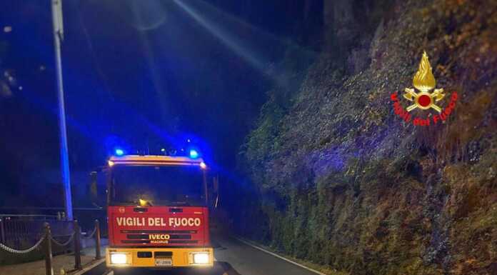 Bellano. Perde il controllo della moto e finisce nel lago: soccorso 38enne