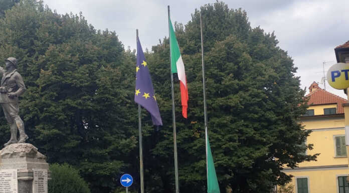 Cernusco. Vandalizzata la bandiera della Regione, la condanna di Zamperini