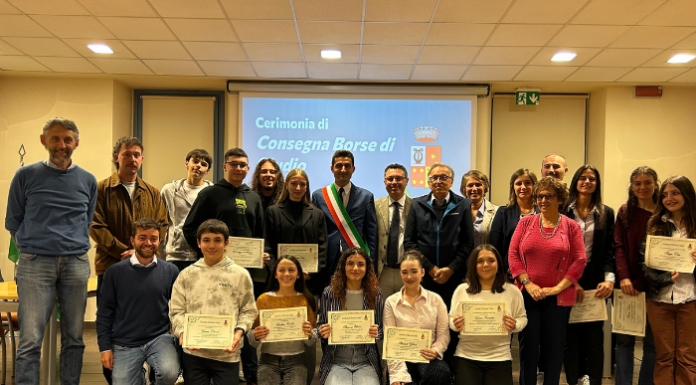Bosisio Parini. Consegnate le borse di studio agli studenti meritevoli