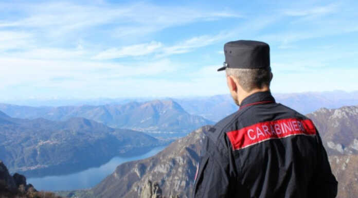 Ciclista si sente male a Barzio, i Carabinieri Forestali gli salvano la vita grazie al defibrillatore
