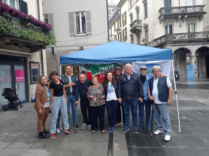 gazebo-forza italia lecco-1