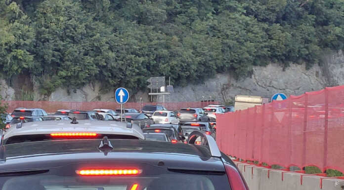 SS 36, incidente poco prima dell’ingresso del Barro: soccorso motociclista