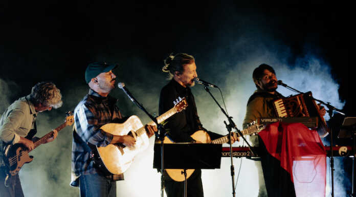 I Mercanti di Liquore incantano Lecco, successo per la seconda serata sulla Lake Arena lake arena 2025-mercanti di liquore