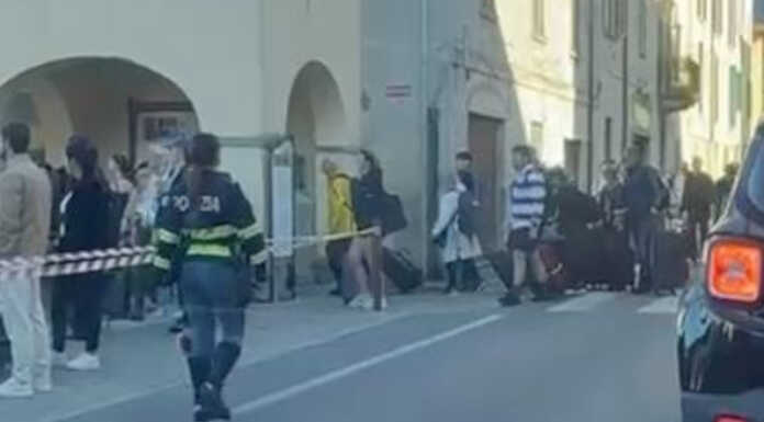 Frana sulla SS36, treni fermi per almeno tre giorni, disagi per pendolari e studenti Lierna passeggeri treno frana 2025