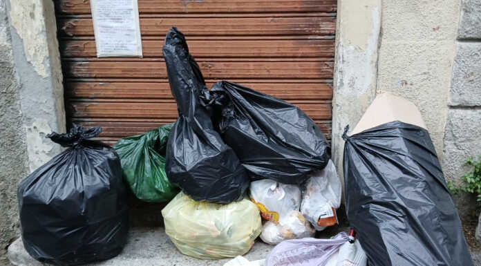 Malavedo, ancora rifiuti abbandonati in piazza Sant’Antonio: residenti esasperati Malavedo Rifiuti