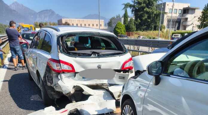 Molteno, tamponamento in SS36, feriti lievi e code verso Lecco