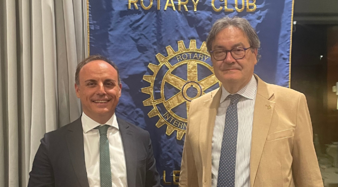Rotary Club Lecco. Andrea Mapelli racconta l’innovazione nella sicurezza sul lavoro A sinistra Andrea Mapelli - esperto di sicurezza nei luoghi di lavoro, a destra Paolo Vanini - presidente del Rotary Club Lecco