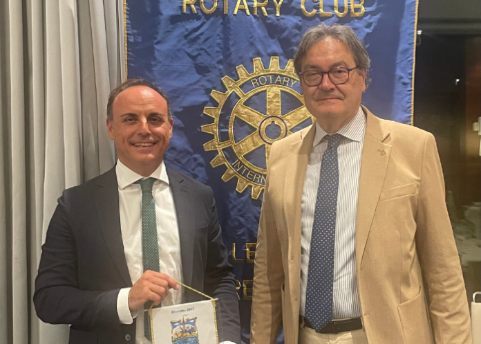 A sinistra Andrea Mapelli - esperto di sicurezza nei luoghi di lavoro, a destra Paolo Vanini - presidente del Rotary Club Lecco