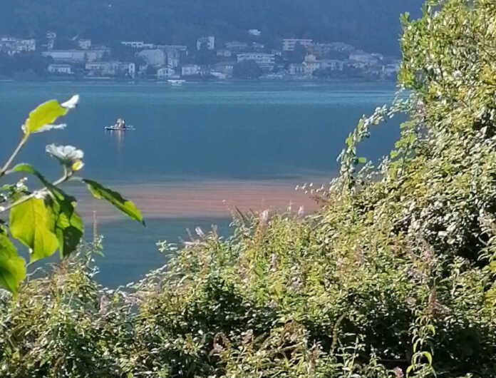 sversamento lago (1) sversamento lago