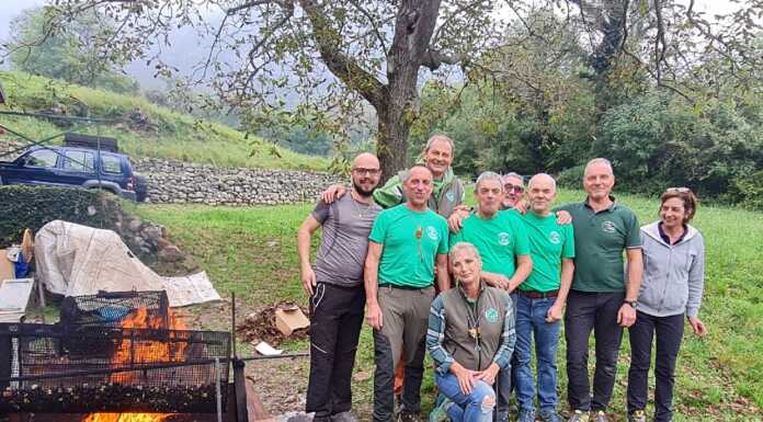 Alpini di Acquate animano Cavagiozzo con polenta e caldarroste Alpini Acquate Cavagiozzo caldarroste ottobre 2025 (6)