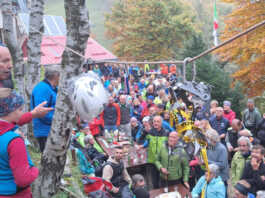 Cai Calolzio. In tanti alla tradizionale burollata al baitello del passo del Fò