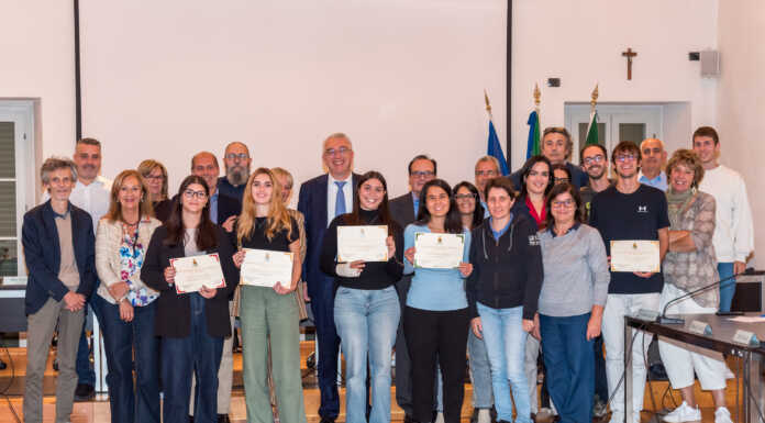 Valmadrera premia 8 studenti con un riconoscimento al merito universitario