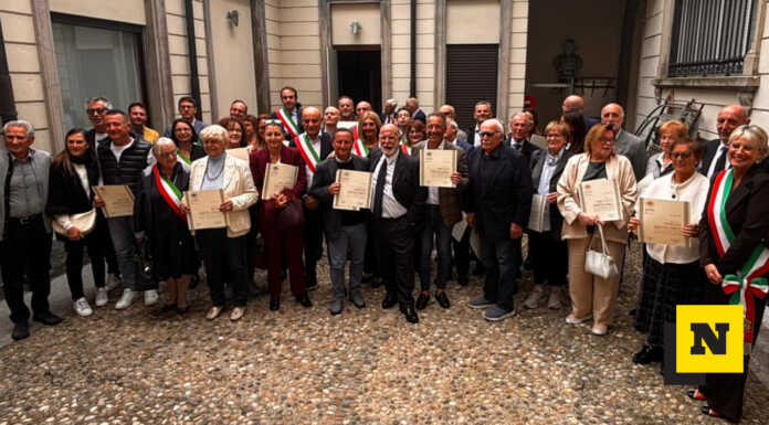 Confcommercio Lecco e 50&Più premiano 25 Maestri del Commercio lecchesi Gruppo Maestri Commercio 25 40 50 anni 2025