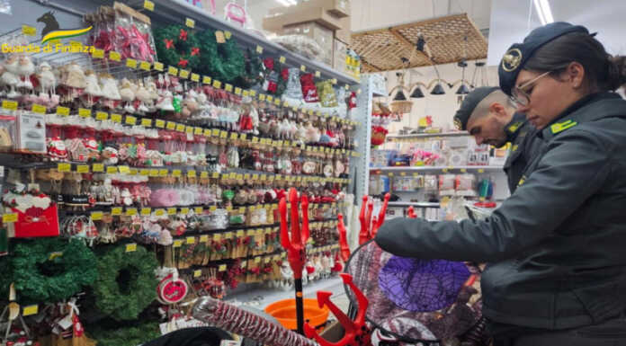 Due maxi-empori di Lecco nel mirino della Finanza, sequestrati oltre mille giocattoli pericolosi