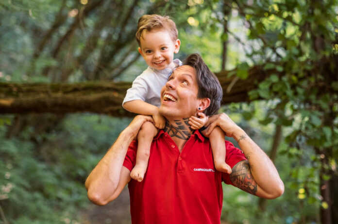Il piccolo Vittorio con papà Andrea