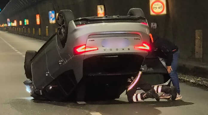 SS36. Scontro nel tunnel del Barro, un’auto si ribalta. Code in direzione Milano