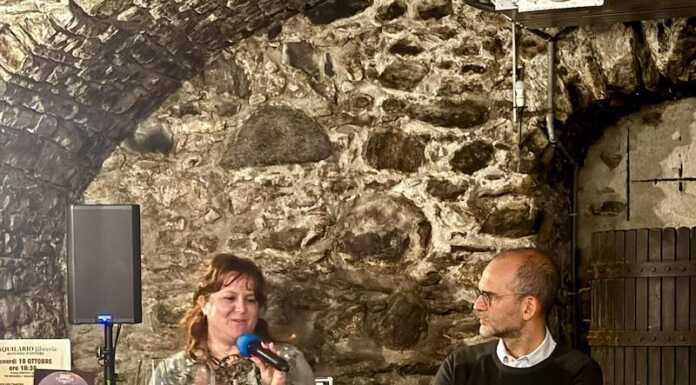 Mandello. Silvia Montemurro incanta il pubblico con ‘Il Segreto di Villa Carlotta’