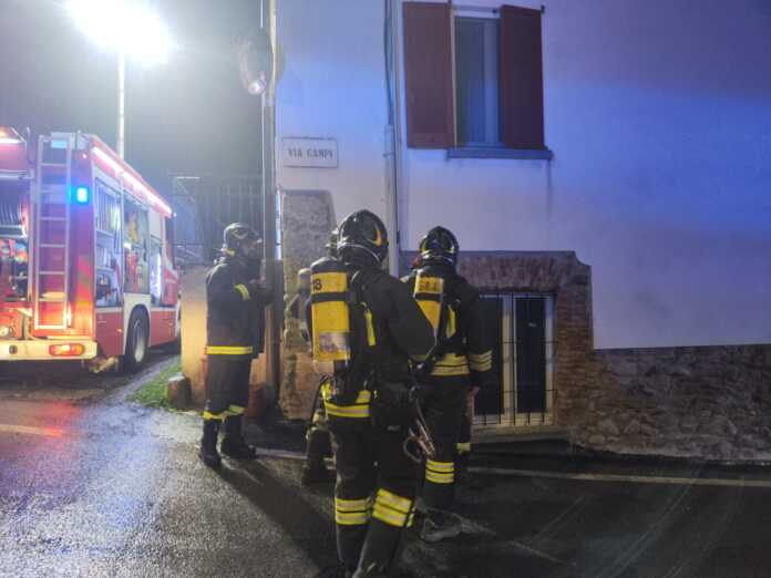 Merate Incendio Tetto Vigili del Fuoco 2025 (7) Merate Incendio Tetto Vigili del Fuoco 2025 (7)